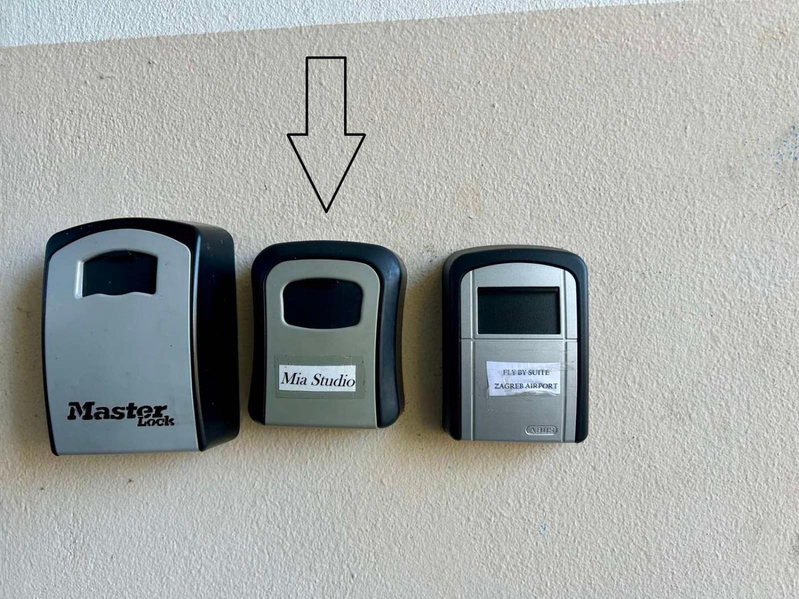 Mia Airport Studio Apartment - 0-24H Self Check In&Out - Parking On Site Велика-Горица Экстерьер фото